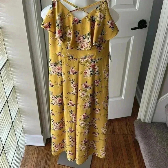 NWT size Large cropped yellow floral jumpsuit by Trixxi Clothing Company. - Picture 2 of 8